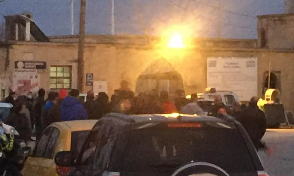 Άρχισαν τα "όργανα": Βίαιη συμπλοκή μεταναστών με Έλληνες στη Ρόδο